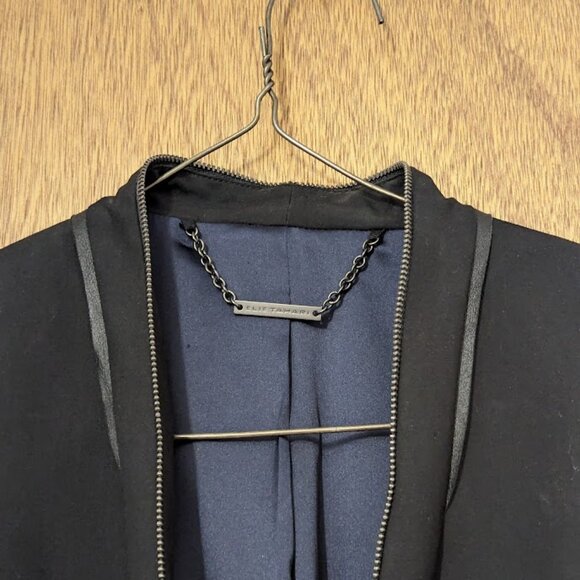 Elie Tahari Ladies Black hook front modern blazer - Picture 4 of 6